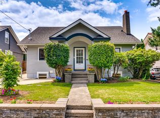 2304 SE Sherman St, Portland, OR 97214
