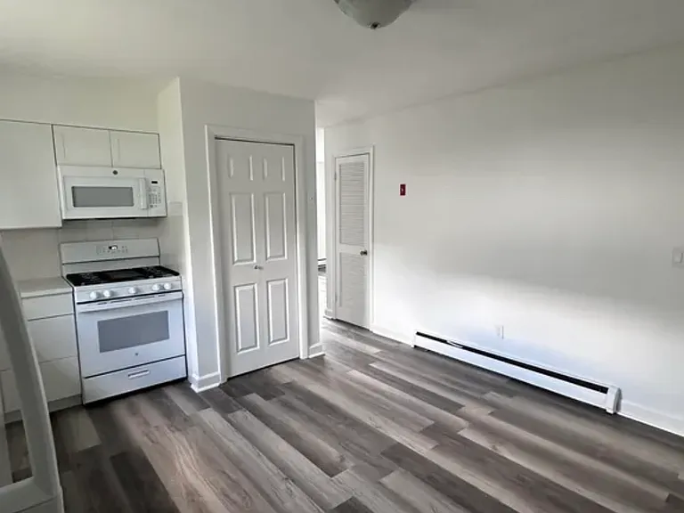 10 Miles Ave #A — Photo 2