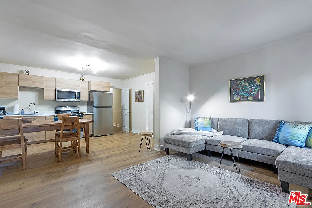 2 bed, 2.0 bath, 1000 sqft, $4,199 — Photo 3