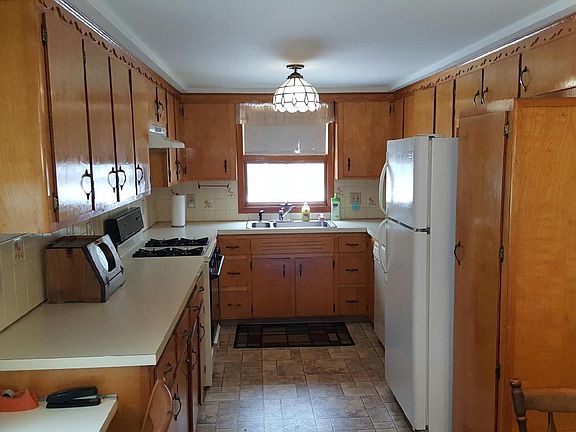5th image of 326 Owen St