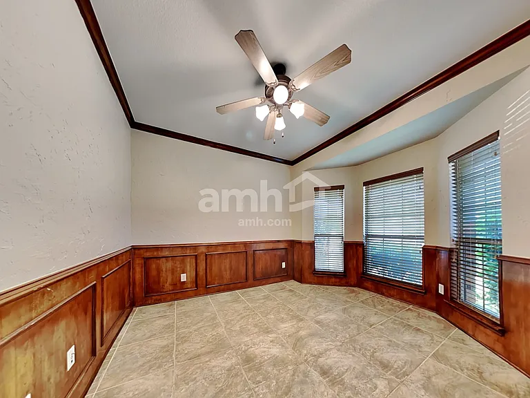 404 Roundrock Ln — Photo 8
