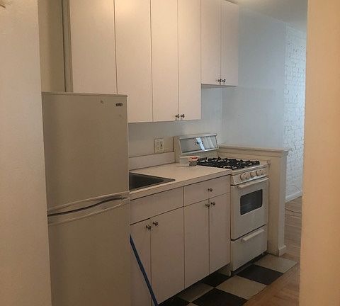 2nd image of 157 Stanton St #3