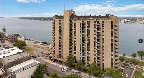 155 Front St N Photo 1