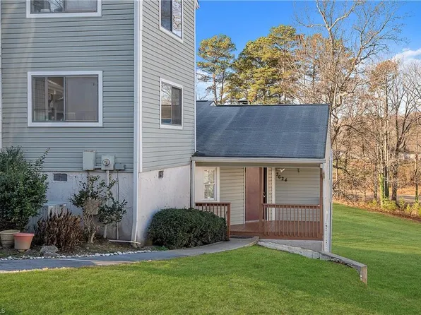 3624 Heathrow Dr, Winston Salem, NC 27127
