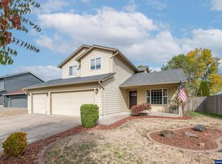 1056 Cherry Blossom Ln, Lebanon, OR 97355