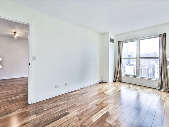 5th image of 1212 N Lasalle St #2305