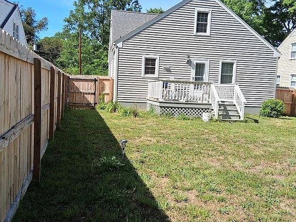 5th image of 1425 Moore St