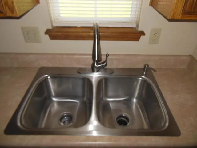 718 SE London Way — Photo 6