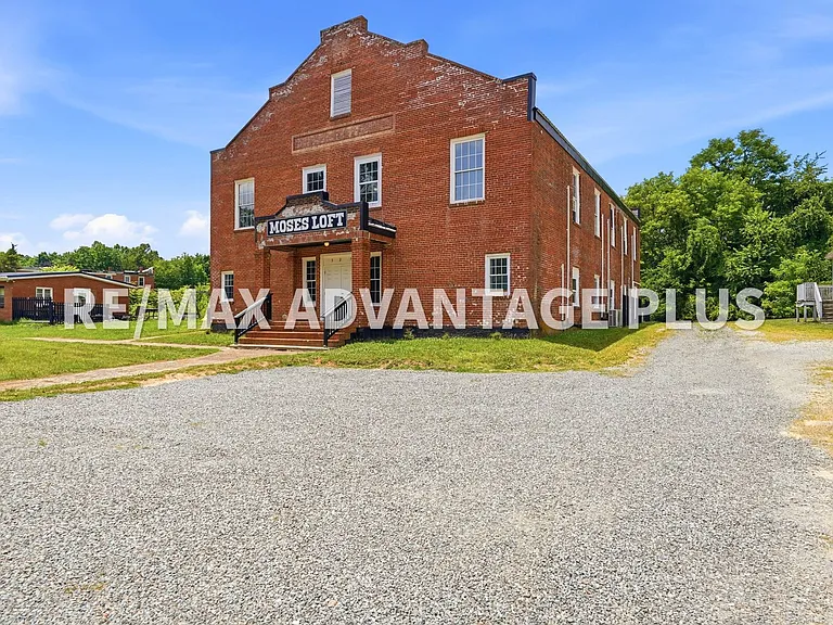 327 Thomas Jefferson Hwy — Photo 19