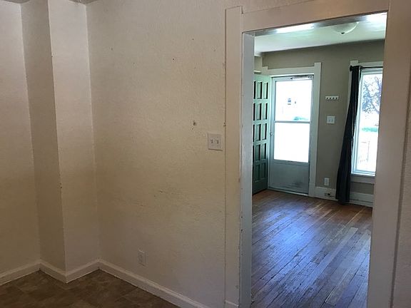 5th image of 1713 Custer St
