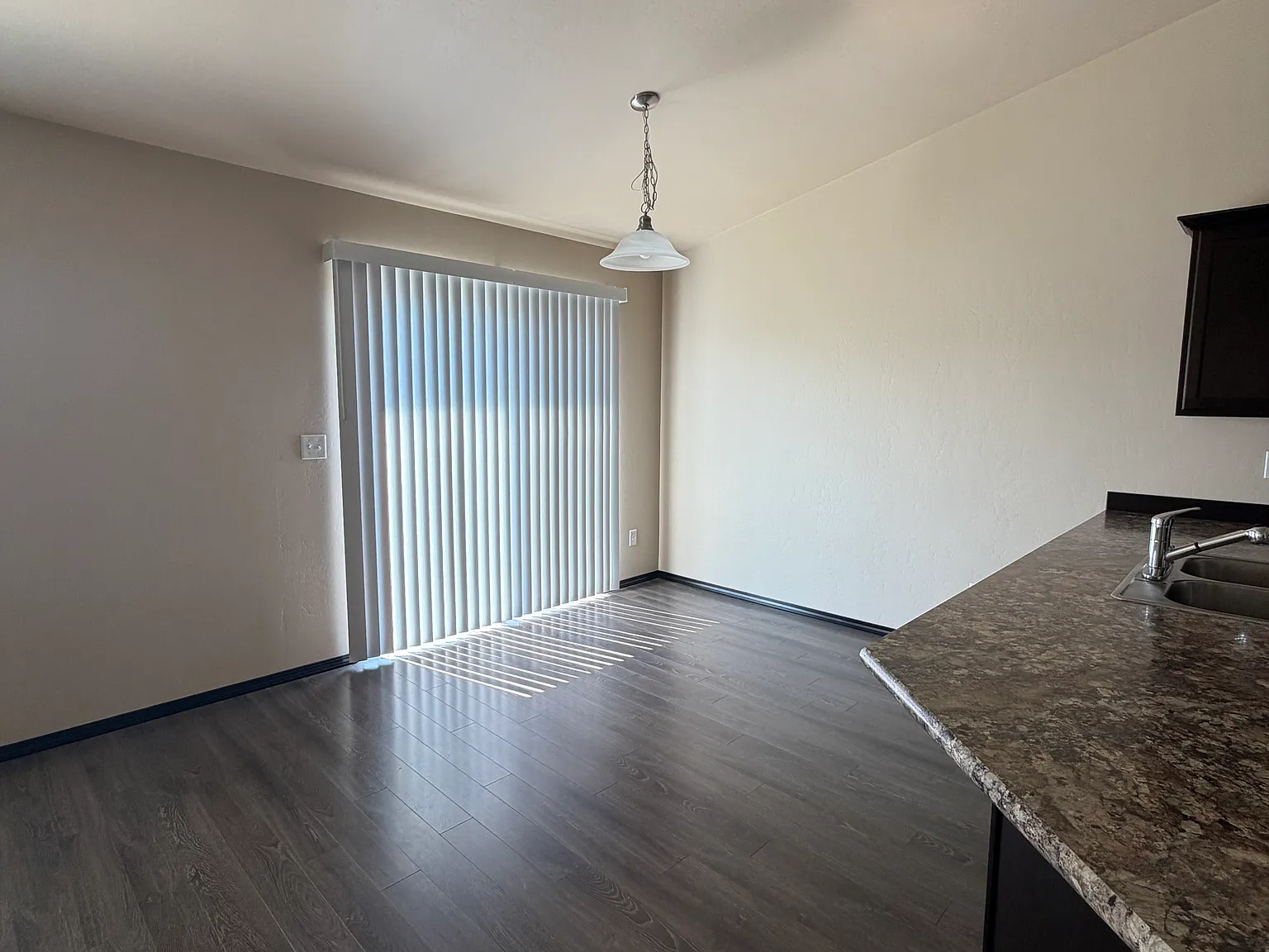 4 bed, 1416 sqft, $2,195 — Photo 4