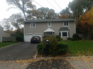 44 Bradbury Ave, Huntington Station, NY 11746