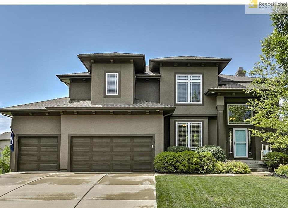 Fabulous in Forest Glen by the Lake!