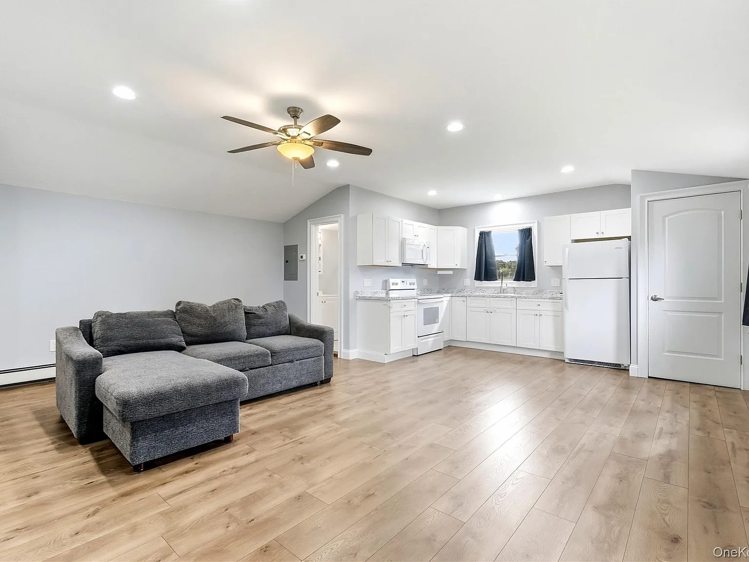 Studio, 1.5 bath, 500 sqft, $1,900 — Photo 2