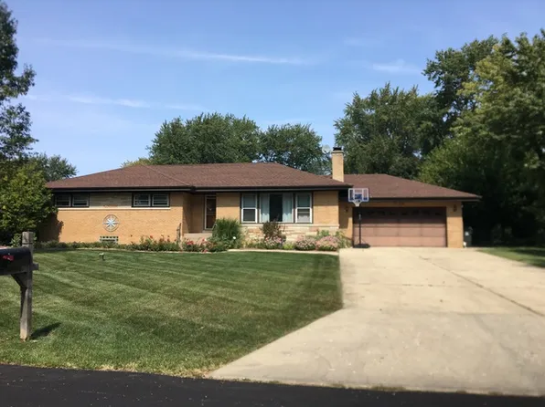17W076 Center St, Bensenville, IL 60106
