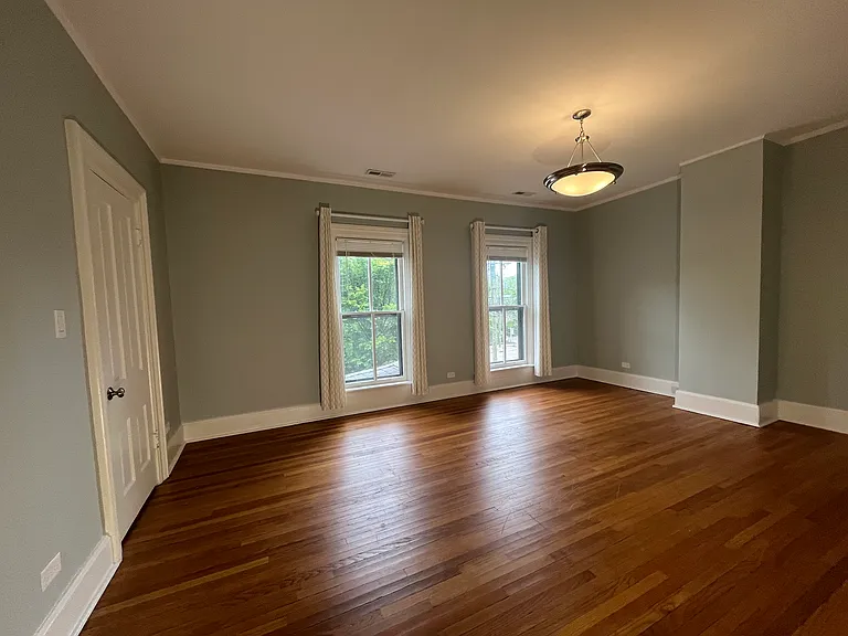 bedroom/living area 
w/large closet