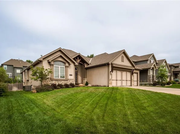 9036 N Askew Ave, Kansas City, MO 64156