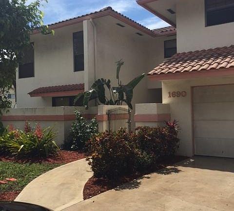 3rd image of 1690 S Ocean Blvd
