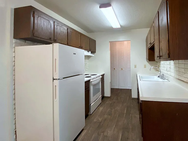 Southgate Apartments — Photo 99