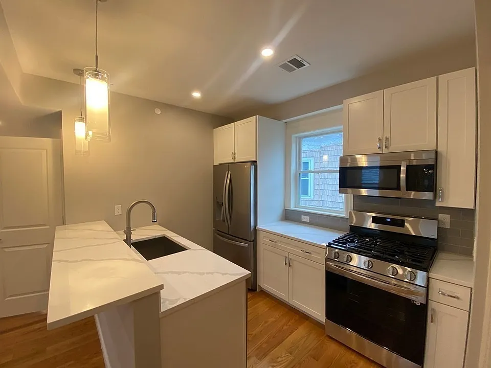 101 Pleasant St #3