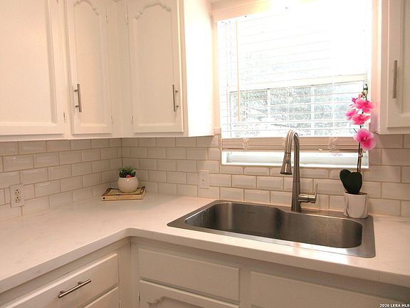 5th image of 301 Mockingbird