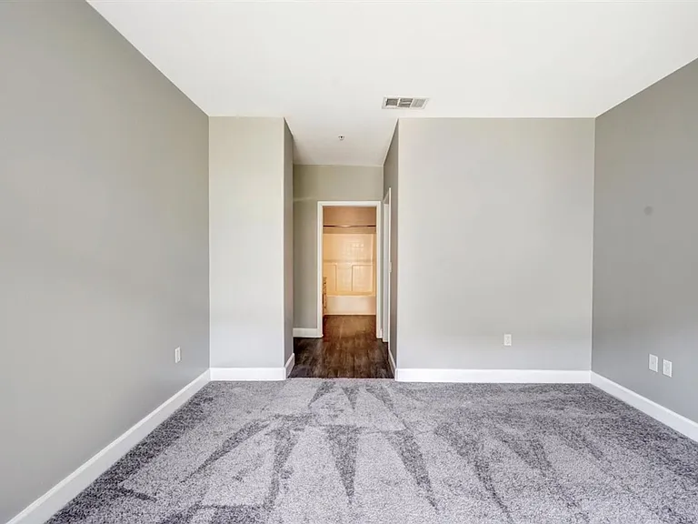 Stadium House Apartments — Photo 74
