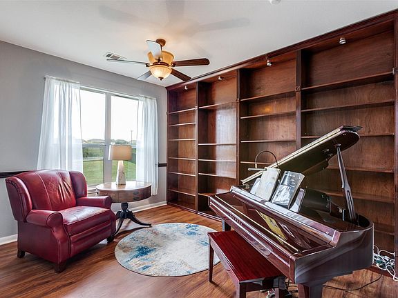 4th image of 15805 Pumpkin Ridge Dr