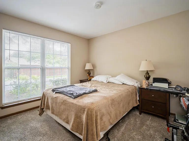 1045 Talbots Ln — Photo 7