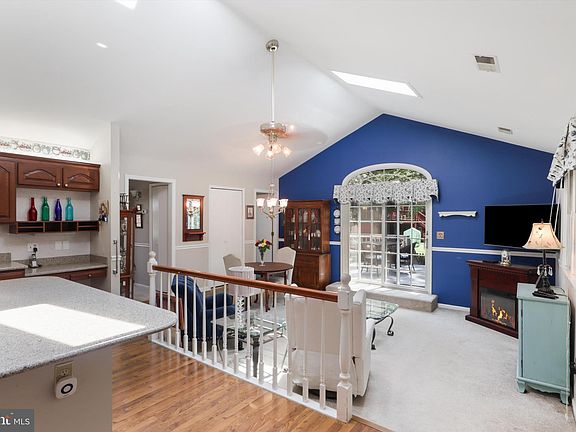 2nd image of 7131 Murray Ln