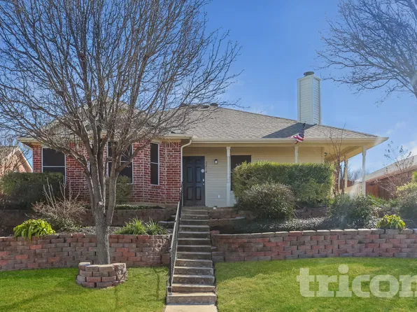 2414 Portland Dr, Arlington, TX 76018