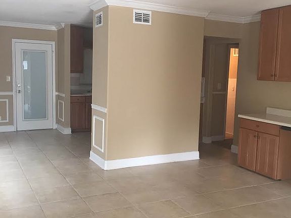 4th image of 10477 Greenhaven Dr