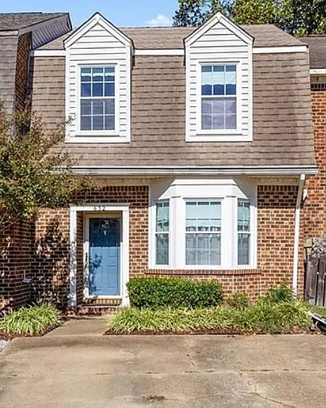 632 Sedgefield Ct — Photo 1
