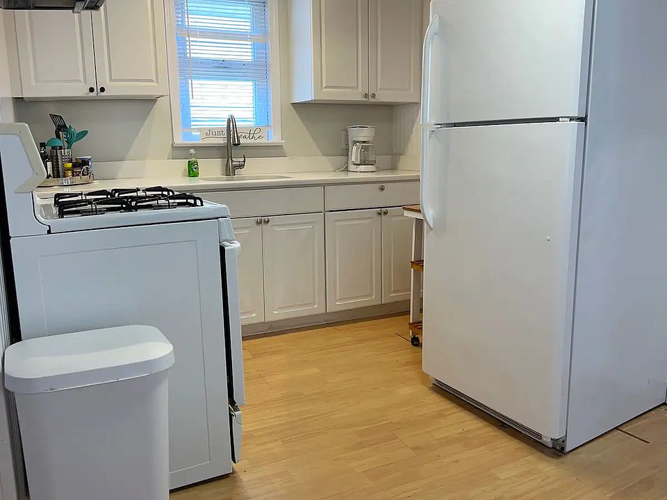2nd image of 39 Carteret Ave Unit 2