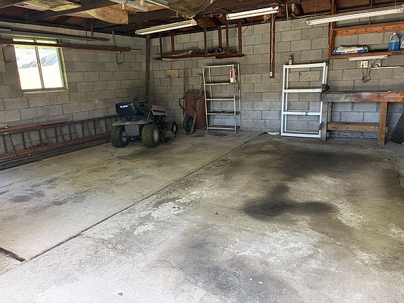 4th image of 129 E School St