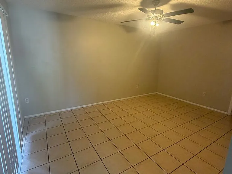 160 Edgewater Cir — Photo 11