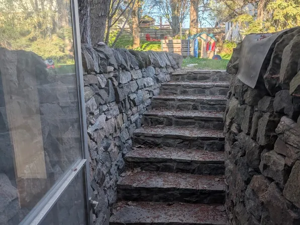 330 Wallace Rd, North Bay, ON P1A 2X1