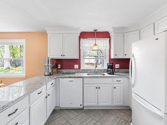 5th image of 148 Hadley St