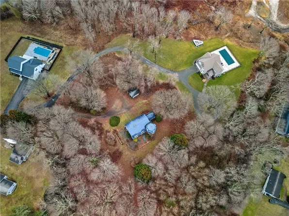 29 Peckham Ave, South Kingstown, RI 02879