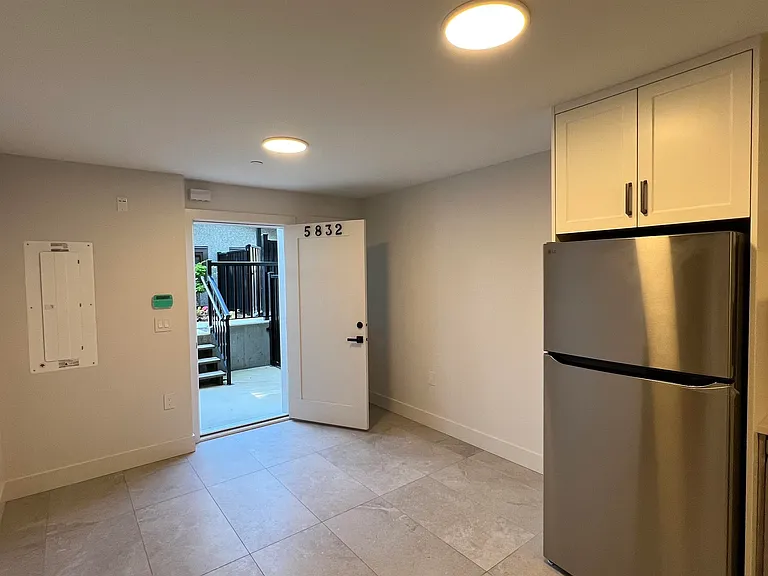 5832 Laurel St — Photo 5