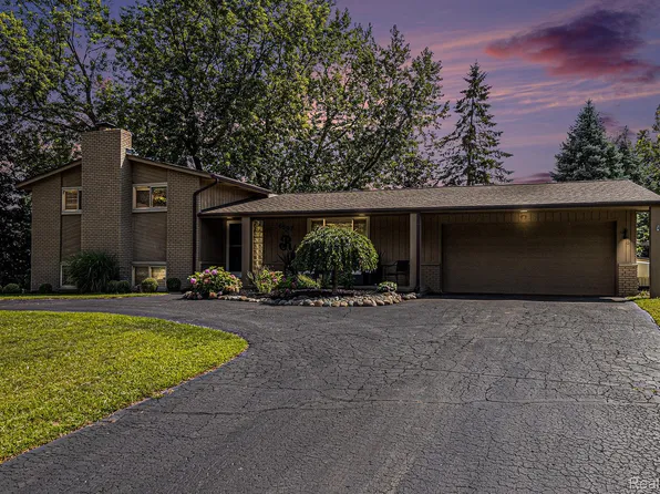 6507 Amy Dr, Clarkston, MI 48348