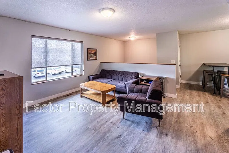 5 bed, 2.0 bath, 1536 sqft, $3,050 — Photo 3
