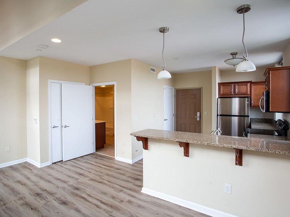 2nd image of 2 W Broad St APT 21