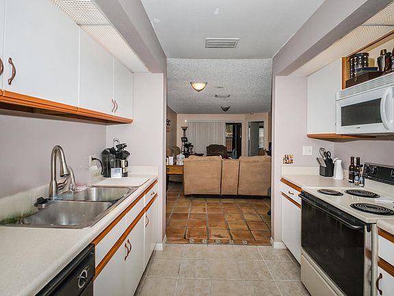 5th image of 10492 Saint Tropez Pl #104