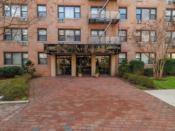 3 Birchwood Court #2J, Mineola, NY 11501