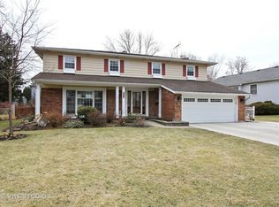 729 Liberty Bell Ln, Libertyville, IL 60048