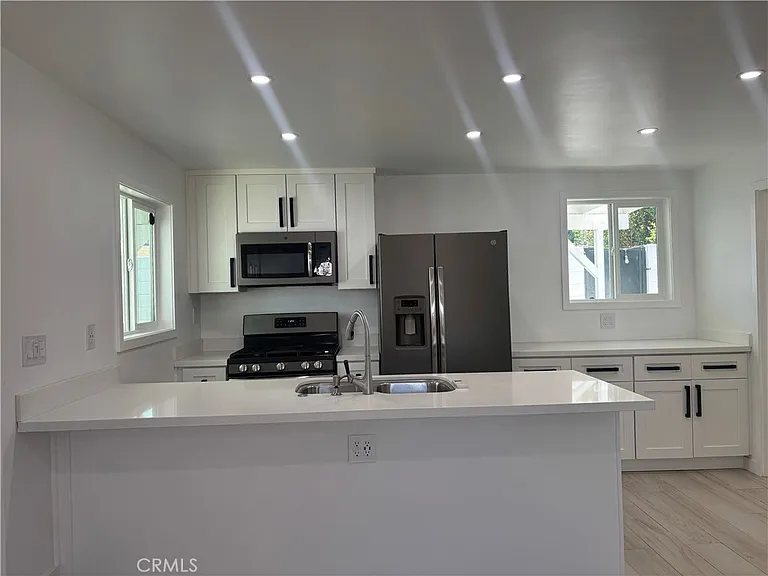 8639 Bothwell — Photo 3