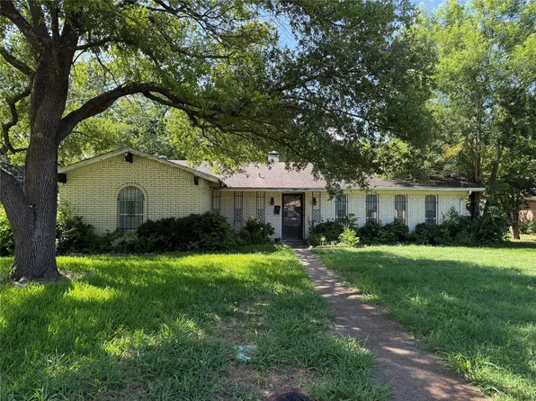 107 Dartmouth Dr, Waxahachie, TX 75165