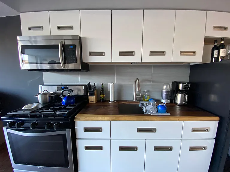 450 W 7th St #201 — Photo 6