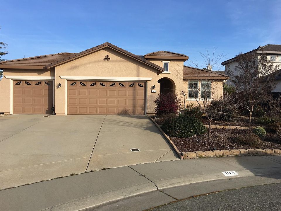2nd image of 104 Chestnut Ct