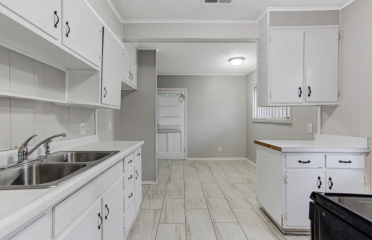 3 bed, 1118 sqft, $1,100 — Photo 4
